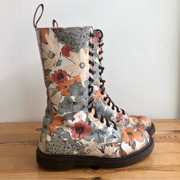 Dr. Martens Shoes - Dr. Marten 14 eye 1b99 floral sand sable botanic cottage core boots Sz 7 / EU 38